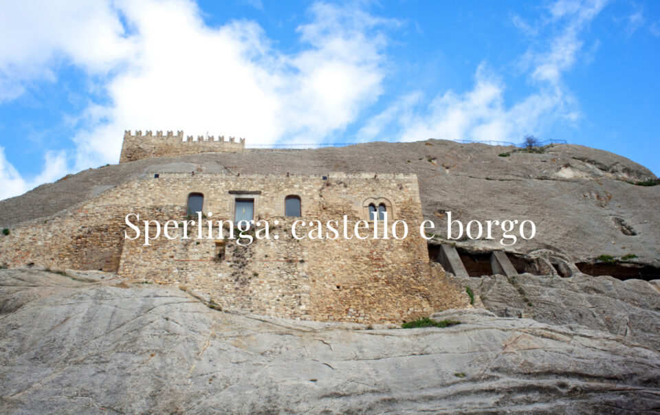 Rupe e strutture del castello di Sperlinga, con il titolo Sperlinga: castello e borgo.